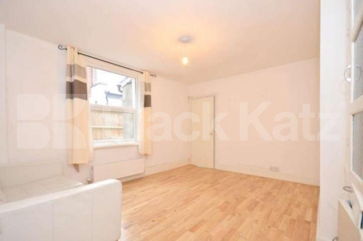 			NEW INSTRUCTION ( Includes Gas, Electricity and Water)., 1 Bedroom, 1 bath, 1 reception Apartment			 Baldry Gardens, Streatham Common